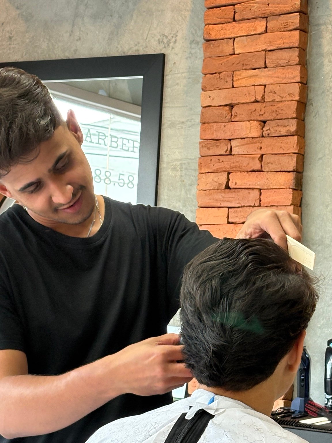 Atendimento e ambiente da EDI BARBERSHOP